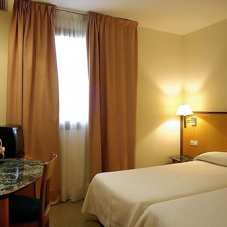 Hostal Meson Pepa Logroño Exterior foto