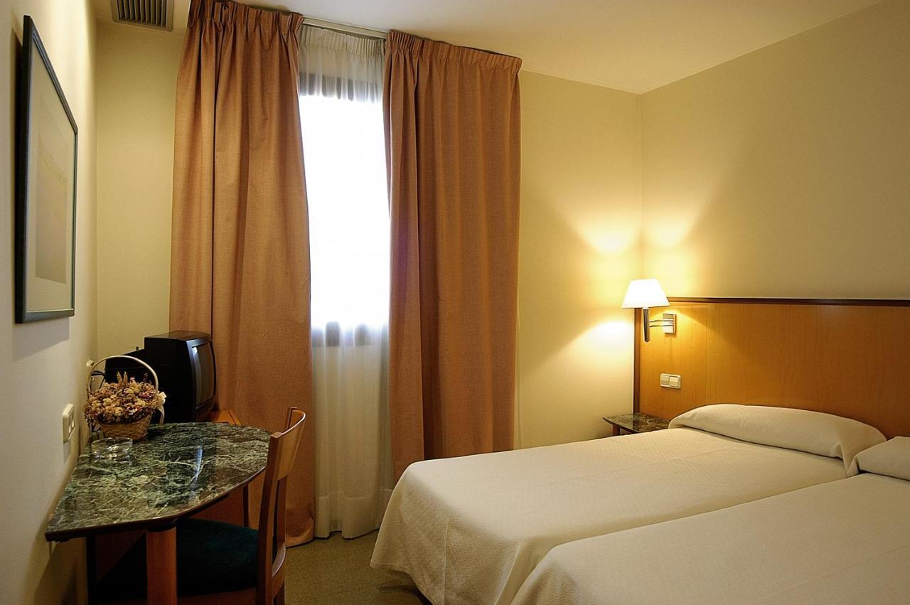 Hostal Meson Pepa Logroño Exterior foto